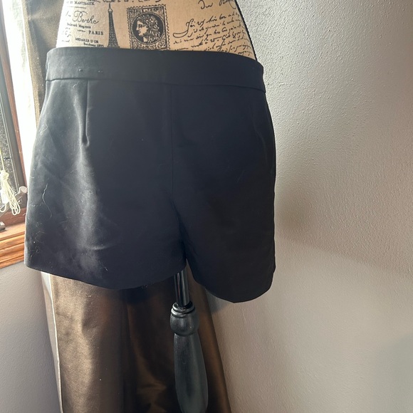 Express Classic Black Women's Shorts - Picture 2 of 7